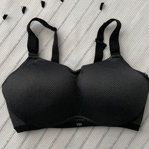 Black sports bra